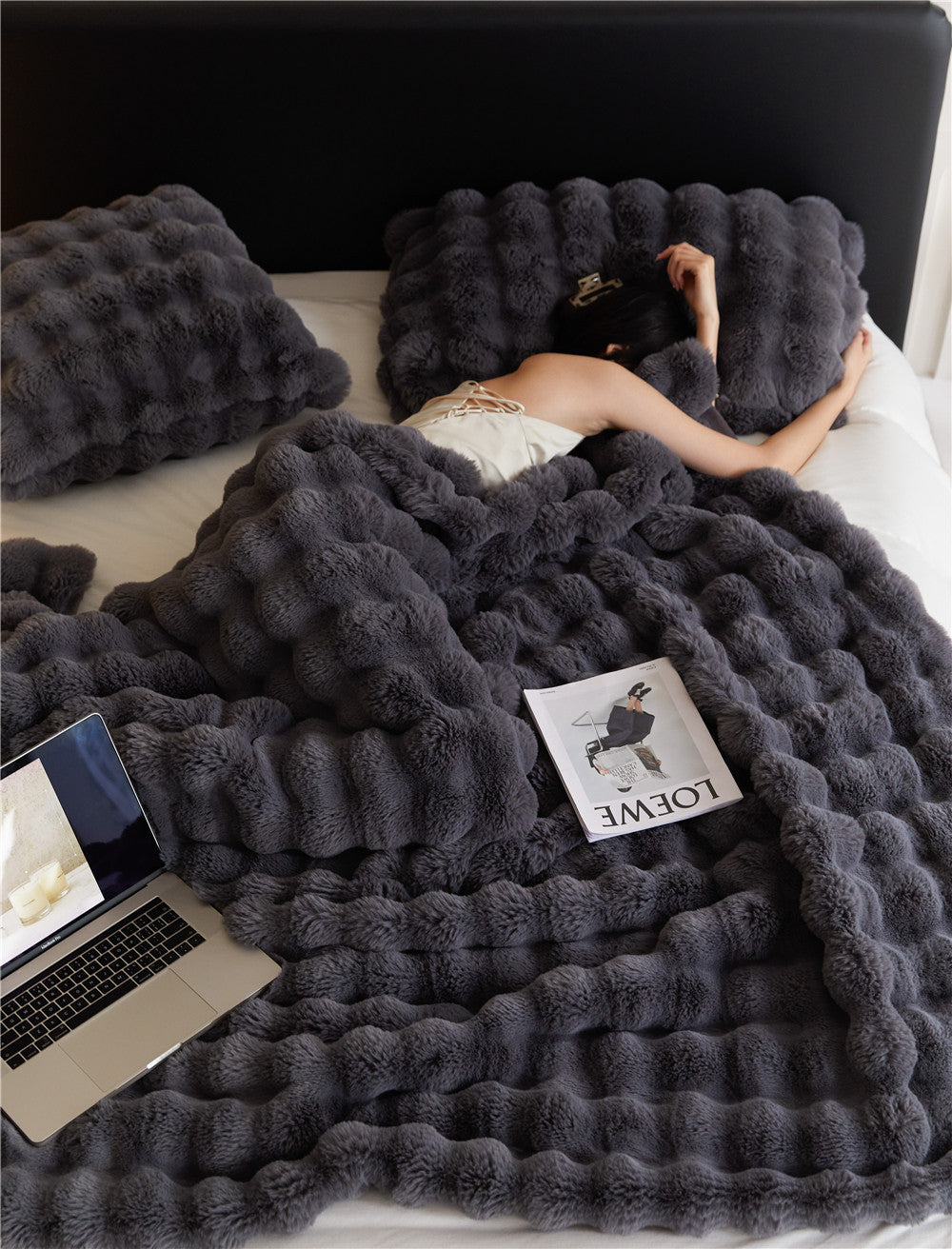 Premium Rabbit Velvet Blanket - Soft, Warm & Thick Polyester Throw